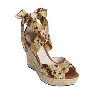 Ugg Australia Lucianna Floral Feminine Comfort Wedge Sandal Shoes - Women`s